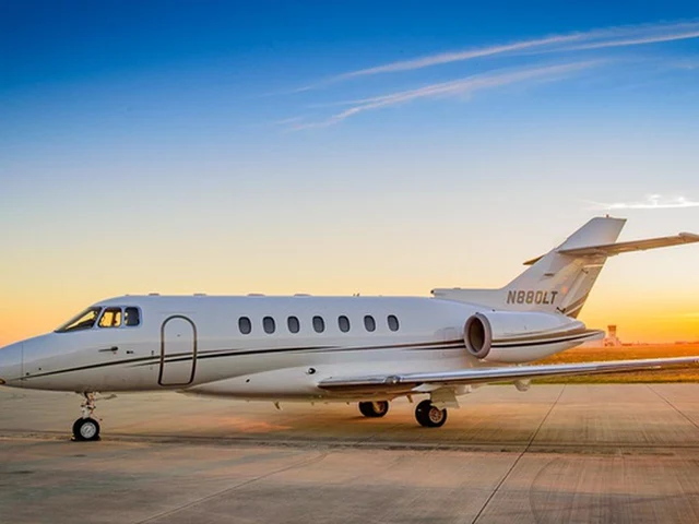 N880LT — photo