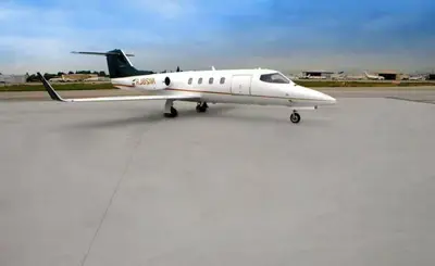 Learjet 28