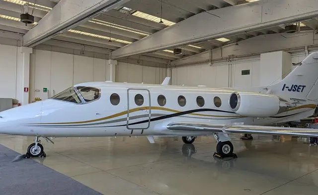 Hawker 400XP