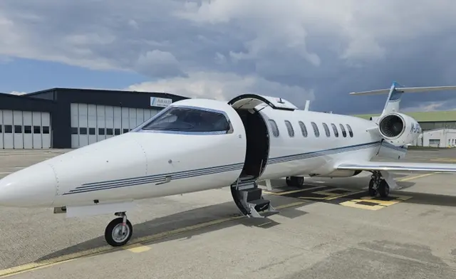 Learjet 75