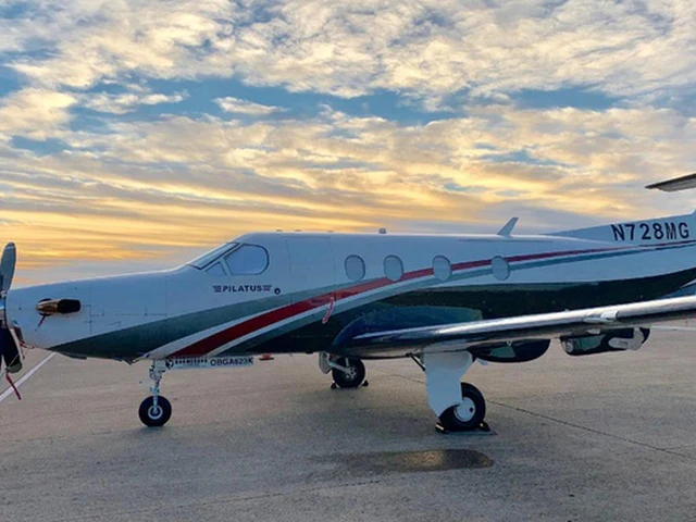 N728MG — photo
