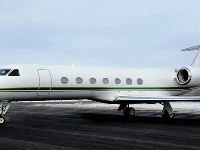 N885AR — photo