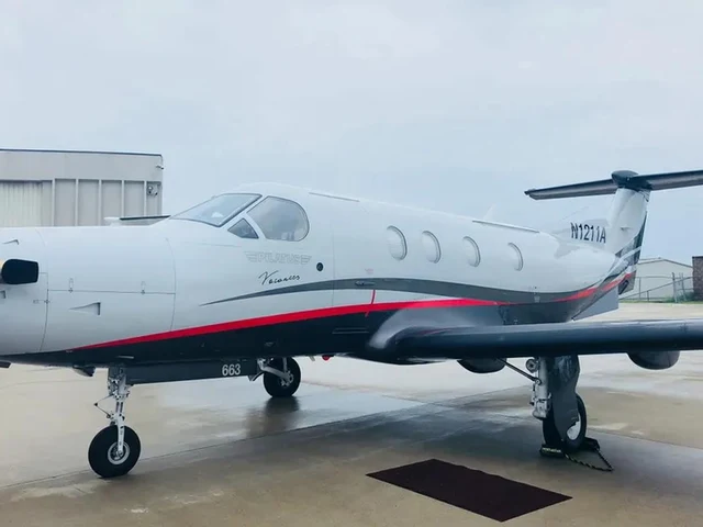 N121EG — photo