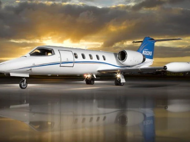 N352HS — photo