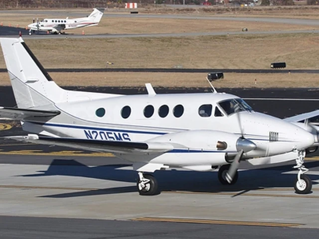 N205MS — photo