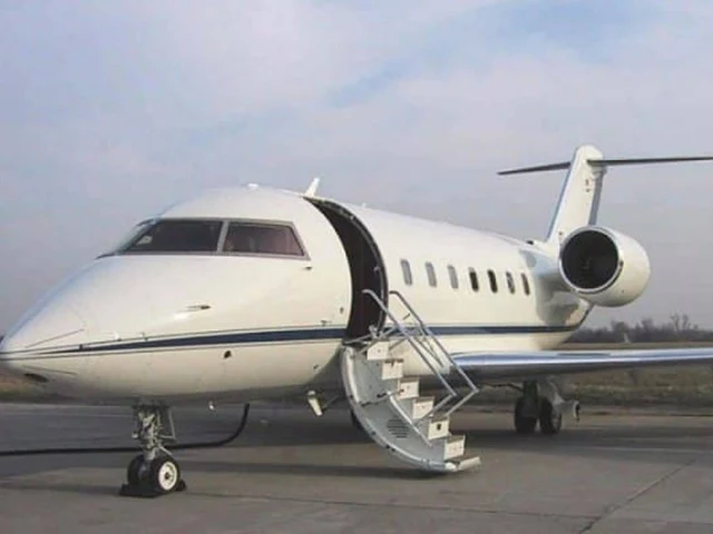Challenger 604 — photo