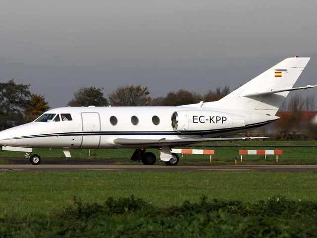 Falcon 100 — photo