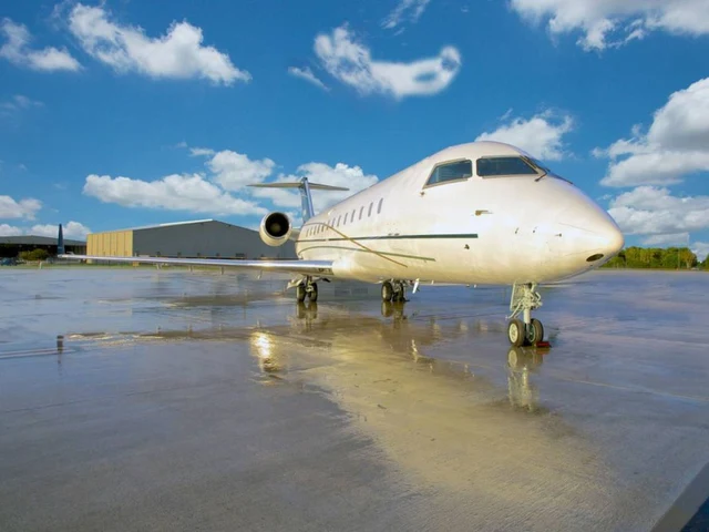 CRJ 200 — photo