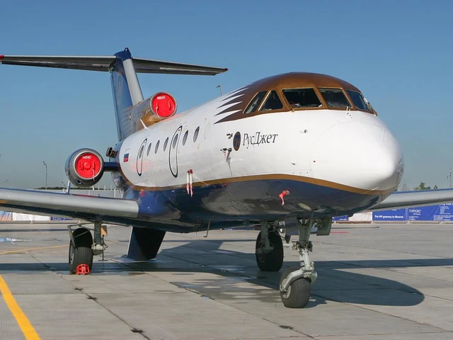 YAK 40 VIP — photo