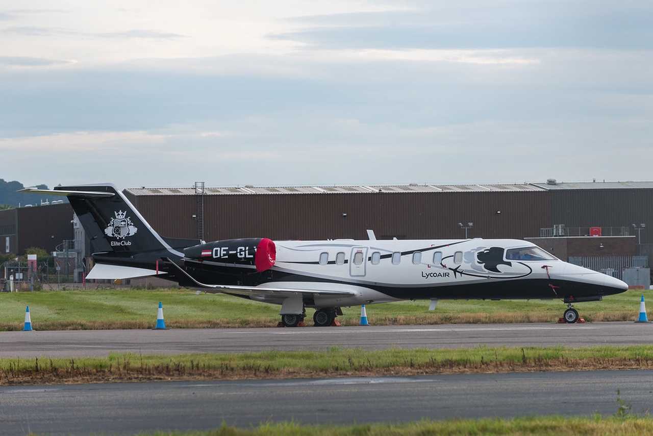 Learjet 75