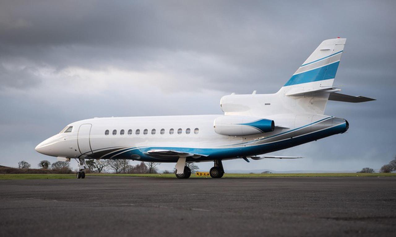 Falcon 900B