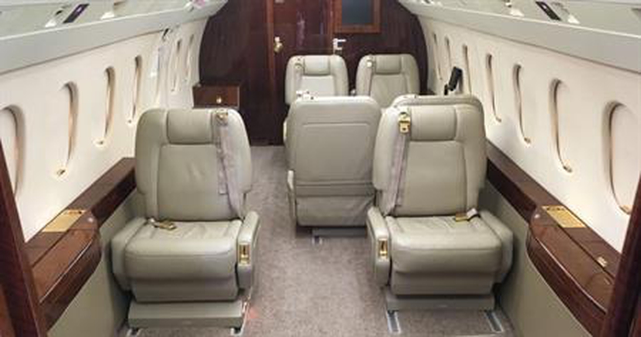 Interior Falcon 2000 2