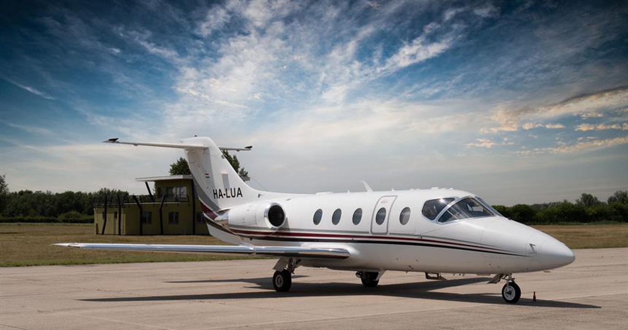 Hawker 400XP