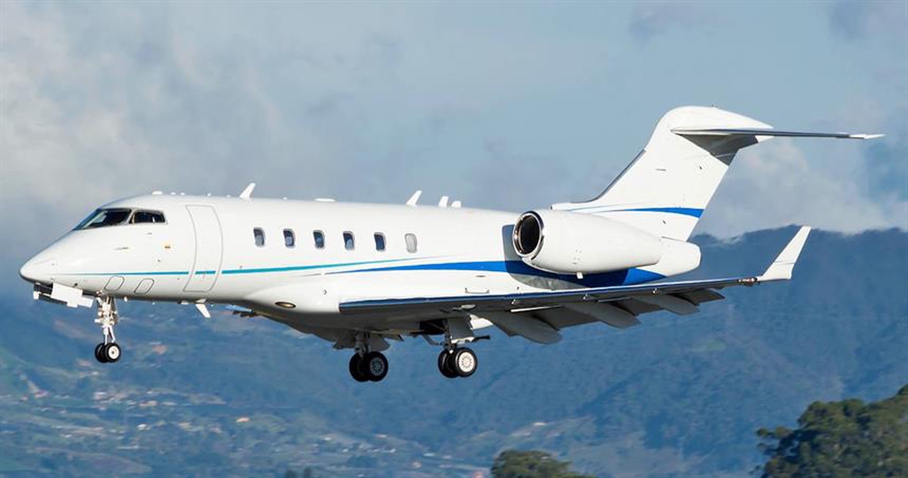 Exterior Challenger 300 1