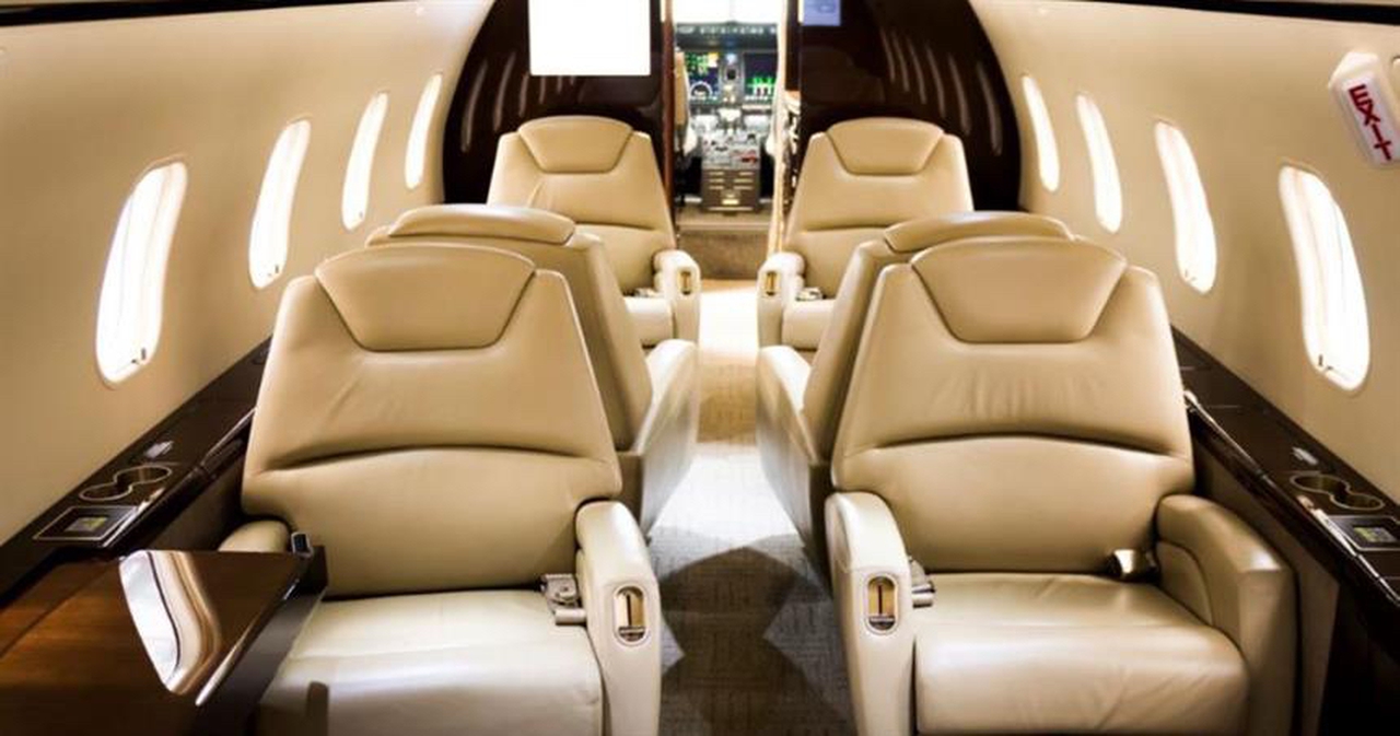 Interior Challenger 300 2