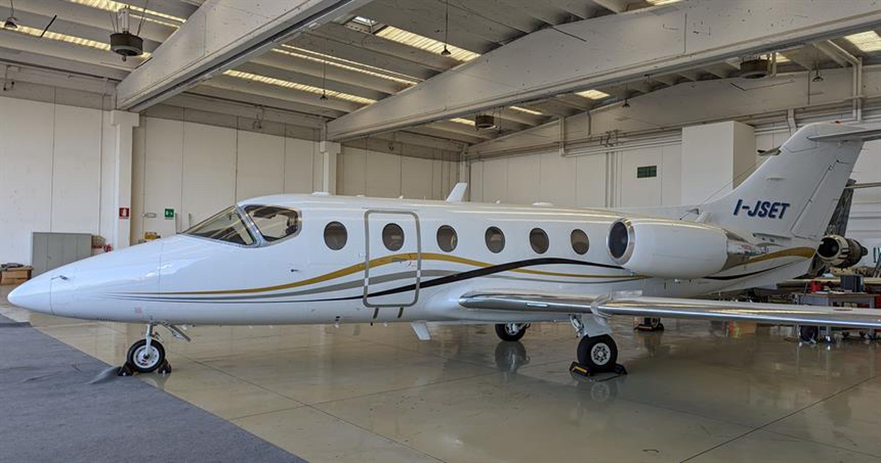 Hawker 400XP
