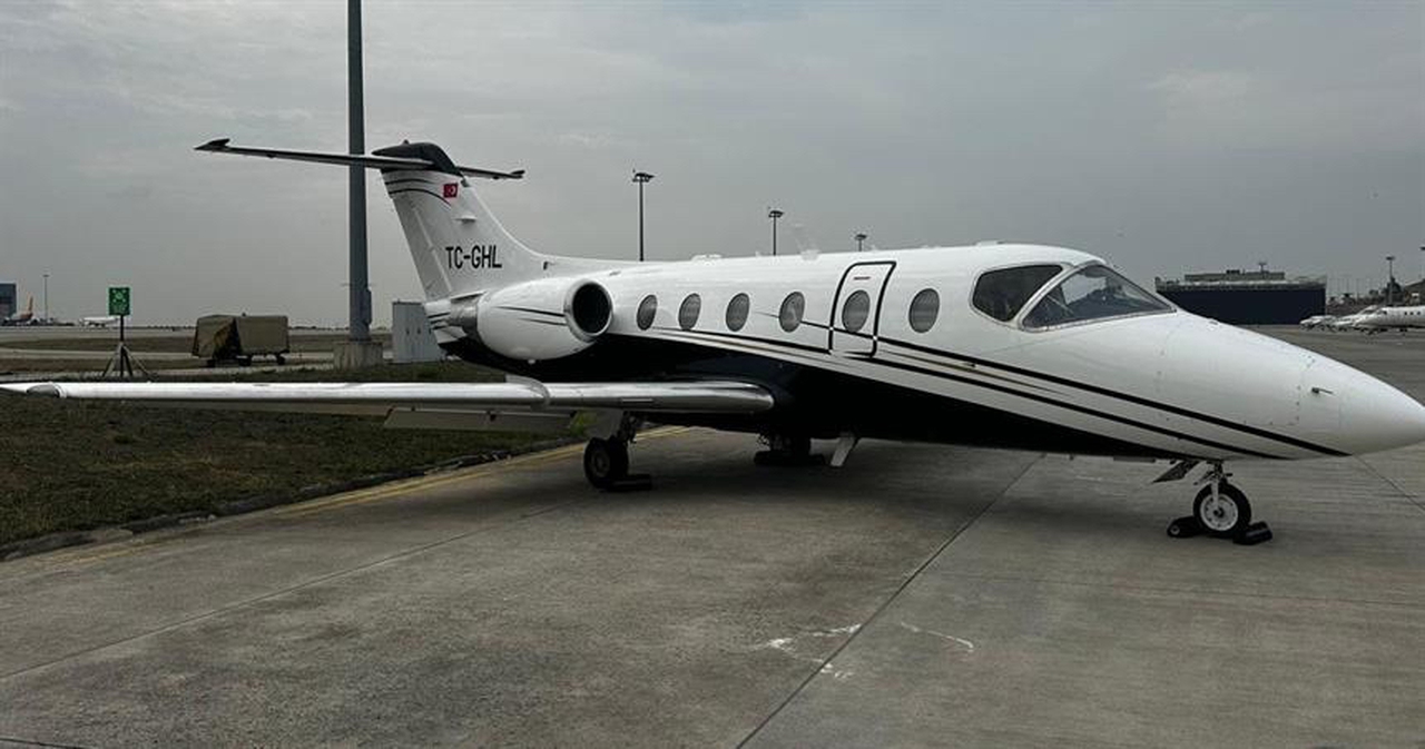 Hawker 400A