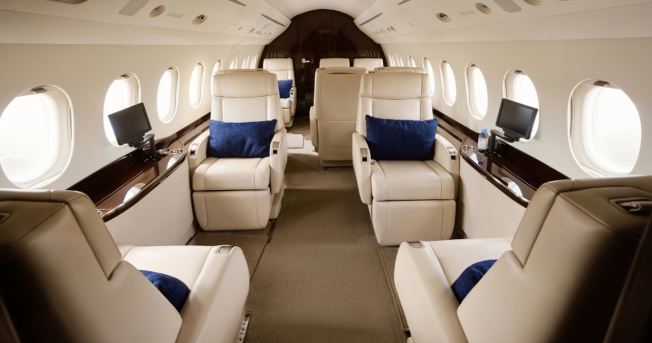 Interior Falcon 2000S 2